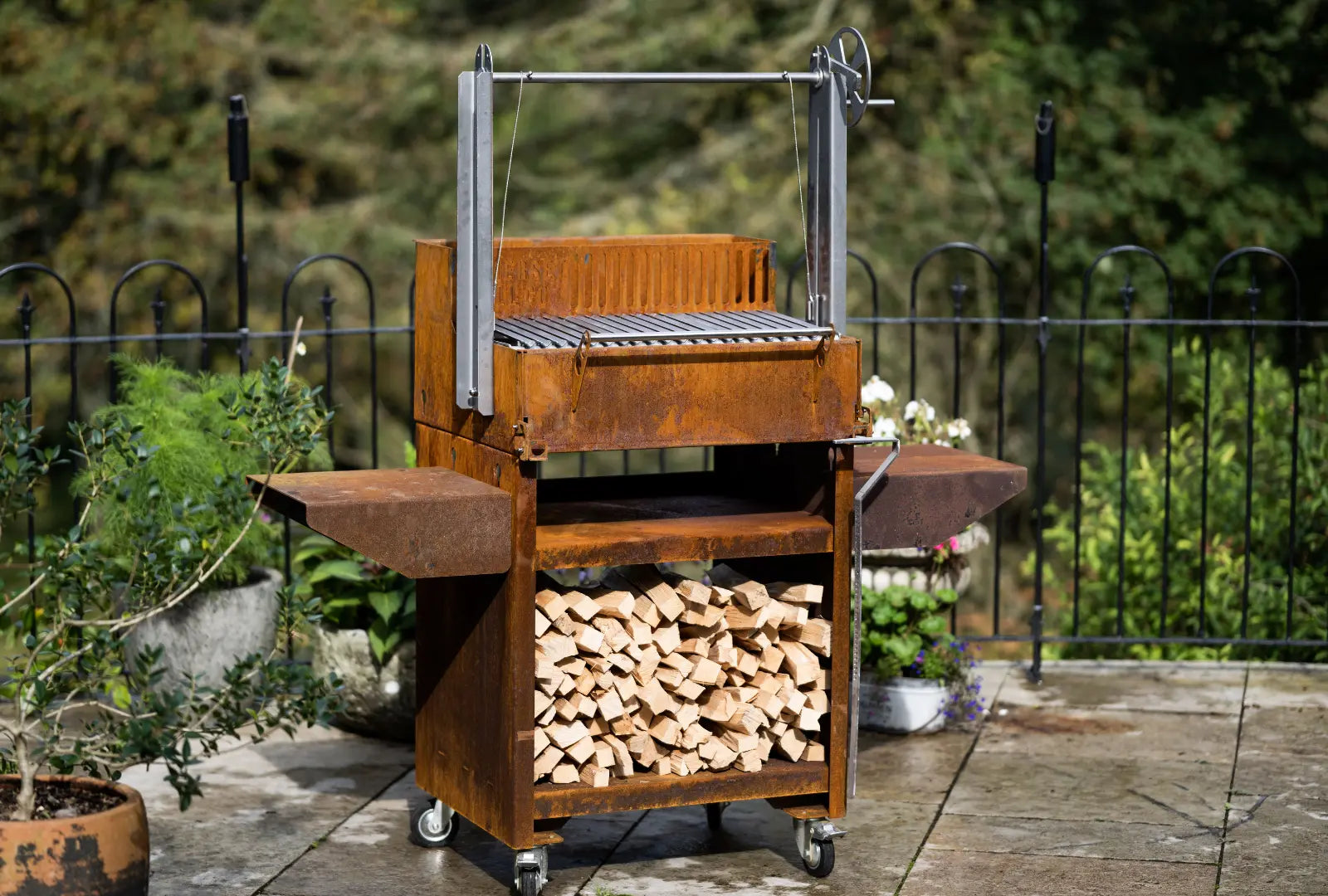 Asado Cor-Ten Woodstore stand